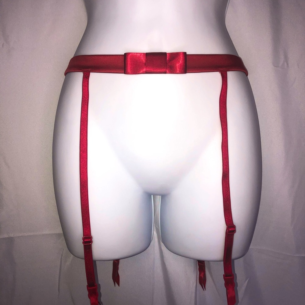 Victoria’s Secret Very Sexy Red Satin Bow Front Garter belt NWT